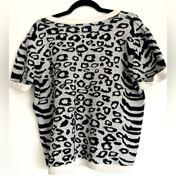 NWOT Intermix Animal Print Short Sleeved Sweater Size Large. - Picture 4 of 4